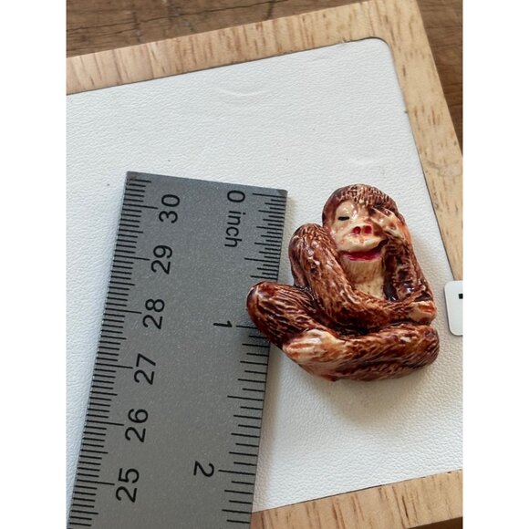 Vintage Monkey Figurine Brooch Pin Resin Handcrafted Collectible - Picture 7 of 7